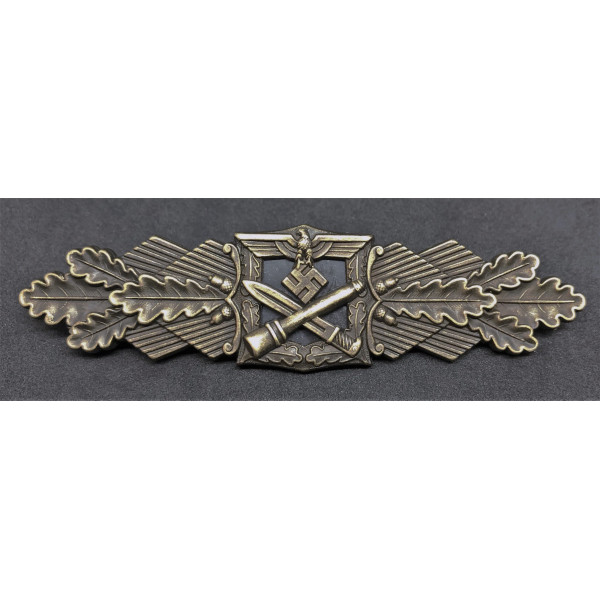 Close Combat Clasp (Bronze)