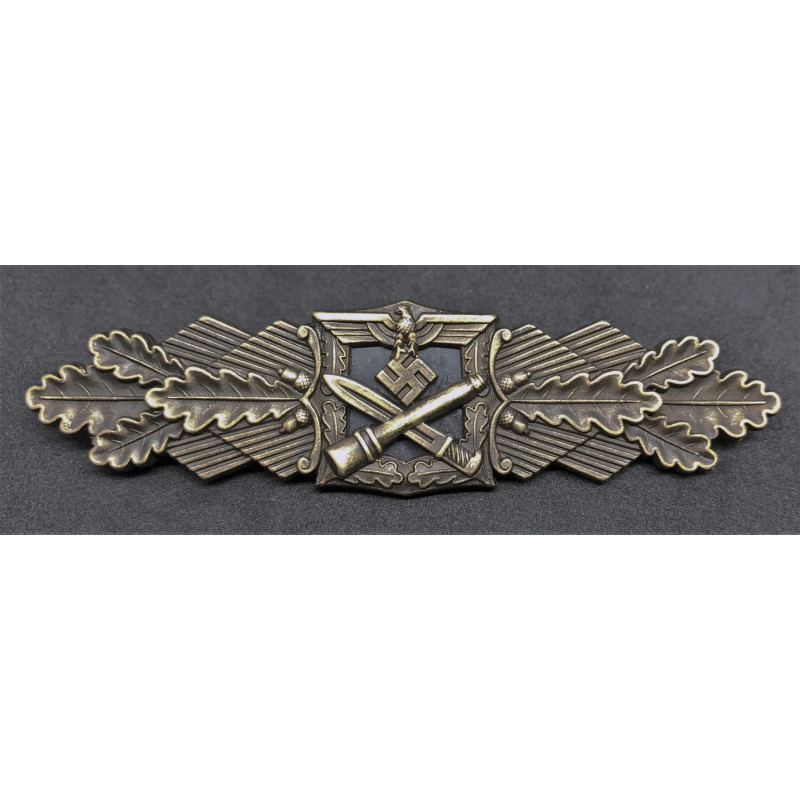 Close Combat Clasp (Bronze)