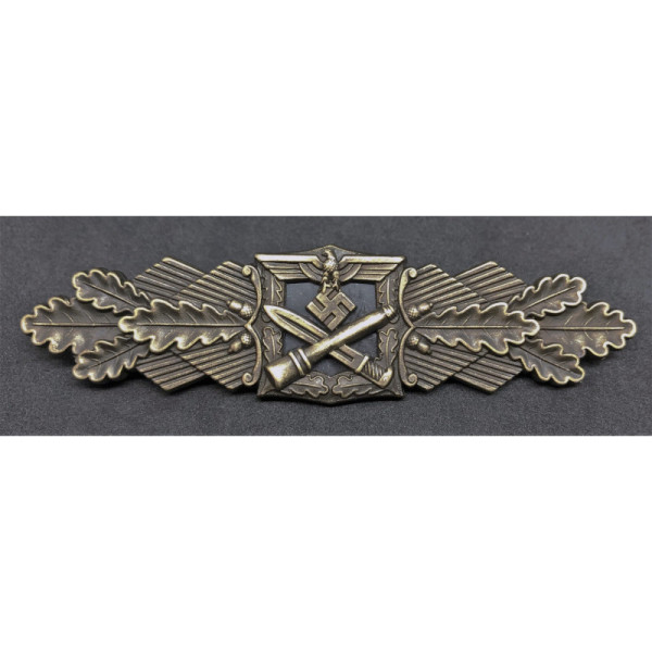 Close Combat Clasp (Bronze)