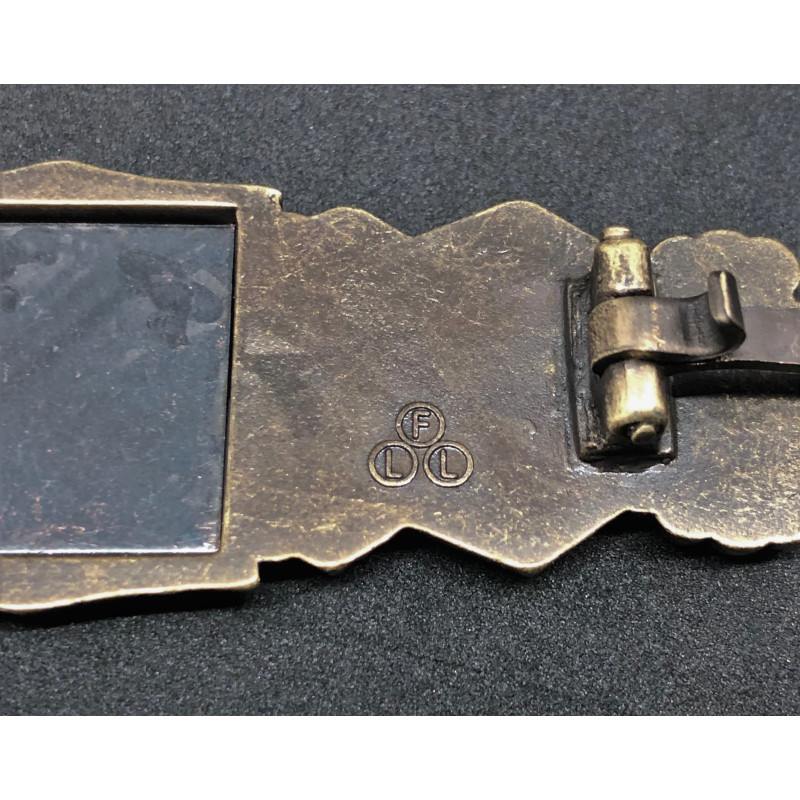 Close Combat Clasp (Bronze)