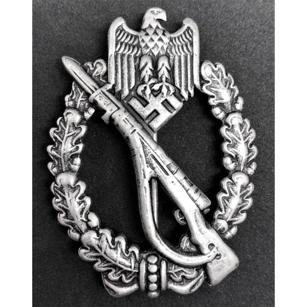 Infantry Assault Badge in Silver (Maker "Schauerte und Höhfeld")