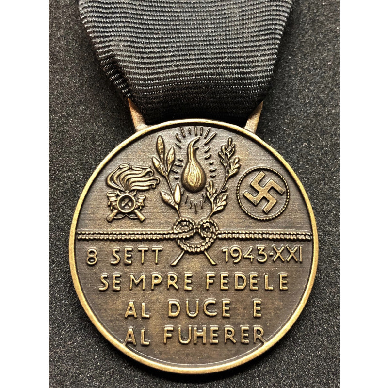 Commemorative Medal of the Italian SS of the "Benito Mussolini" 1st Bersaglieri Volunteer Battalion
