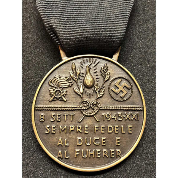 Gedenkmedaille der italienischen SS des 1. Bersaglieri-Freiwilligen-Bataillons "Benito Mussolini"