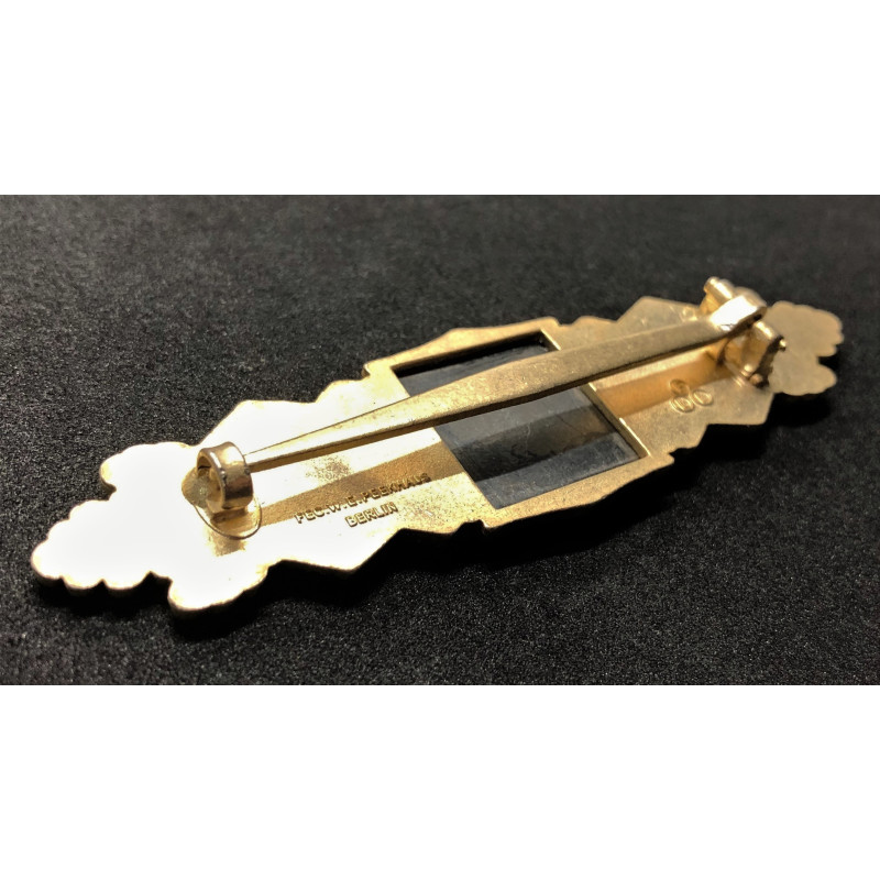 Close Combat Clasp (Gold)