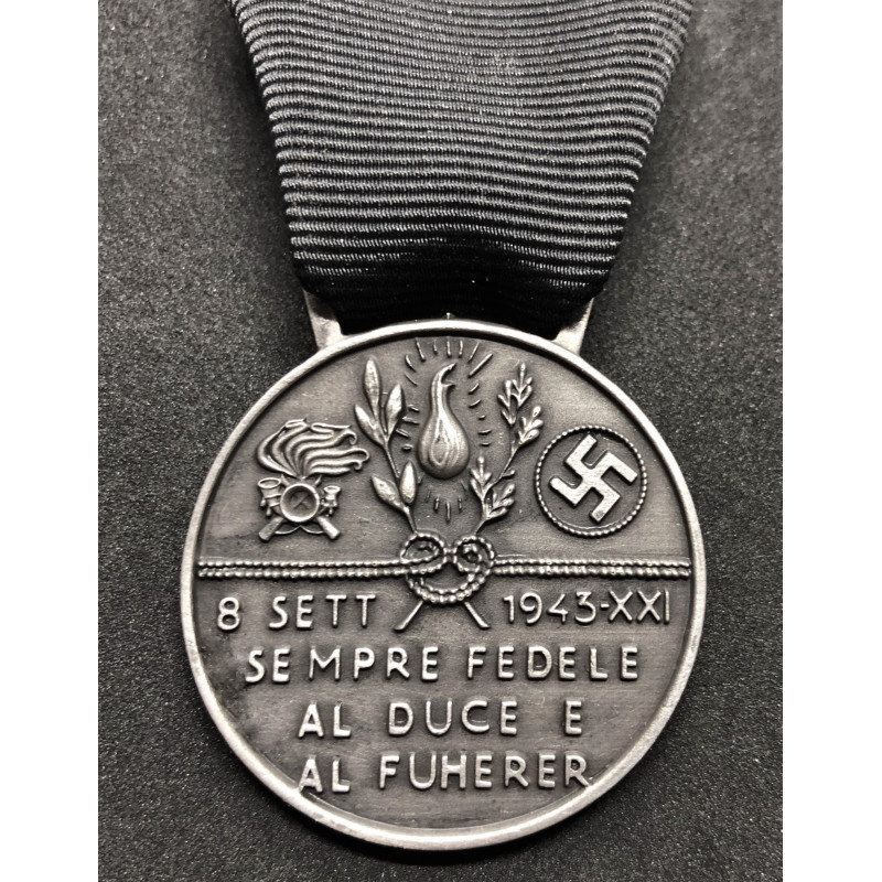 Gedenkmedaille der italienischen SS des 1. Bersaglieri-Freiwilligen-Bataillons "Benito Mussolini" (Silber)