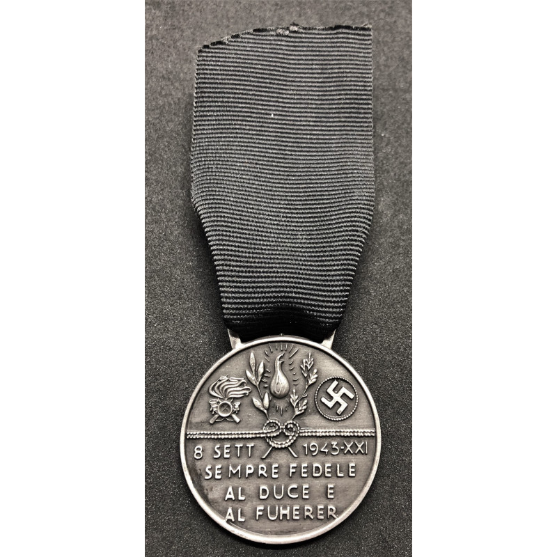 Medaglia Commemorativa delle SS Italiane del 1° Battaglione Volontari Bersaglieri "Benito Mussolini" (Argento)