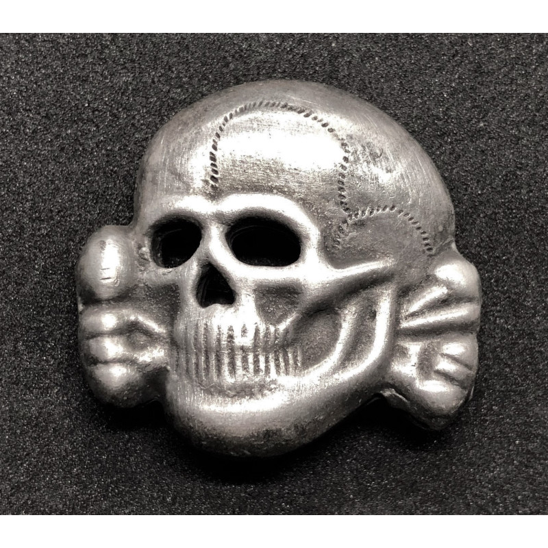 SS Totenkopf Mützenabzeichen (Erster Typ)