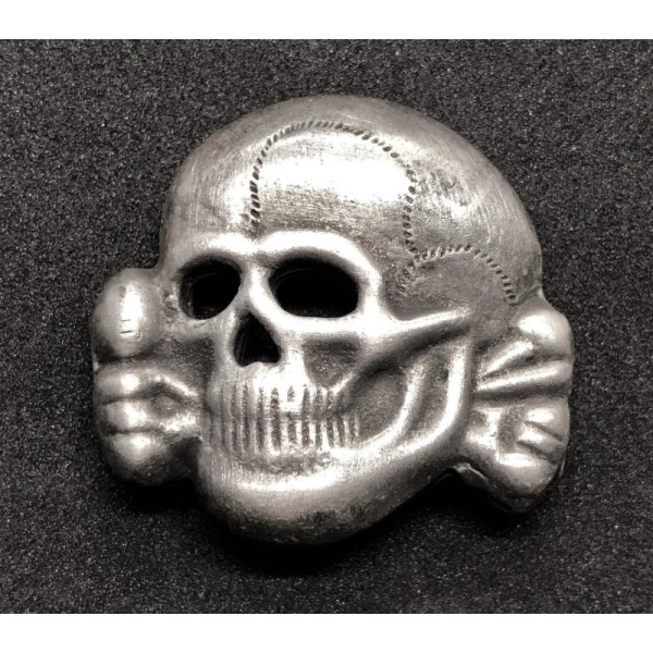 SS Totenkopf Mützenabzeichen (Erster Typ)