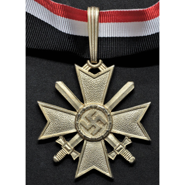 Croce di Cavaliere della Croce al Merito di Guerra - con Spade (Oro)