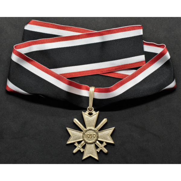 Croce di Cavaliere della Croce al Merito di Guerra - con Spade (Oro)