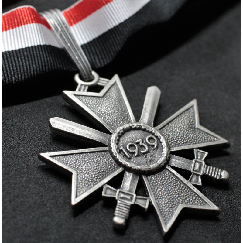 Croce di Cavaliere della Croce al Merito di Guerra - con Spade (Argento)