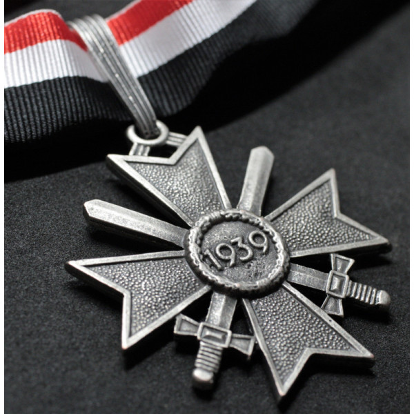 Croce di Cavaliere della Croce al Merito di Guerra - con Spade (Argento)