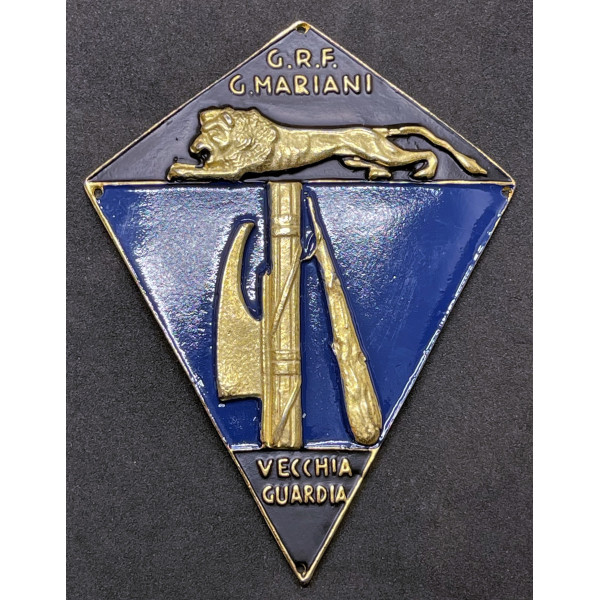 Scudetto Gruppo Rionale Fascista (G.R.F.) G. Mariani - Vecchia Guardia
