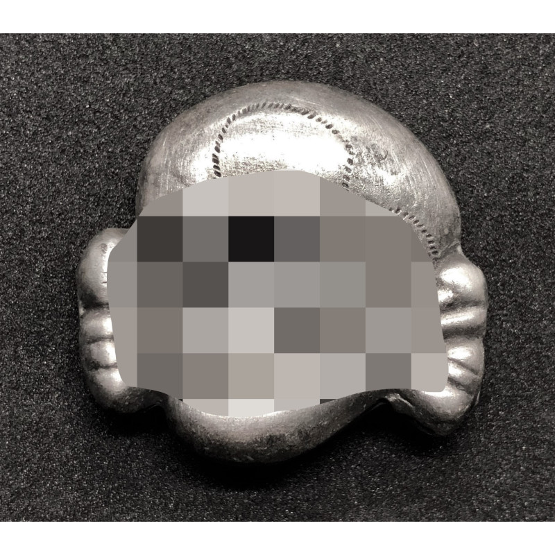 Waffen-SS Totenkopf Mützenabzeichen (Erster Typ)
