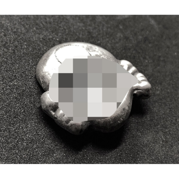 Waffen-SS Totenkopf Mützenabzeichen (Erster Typ)