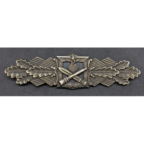 Close Combat Clasp (Bronze) 2