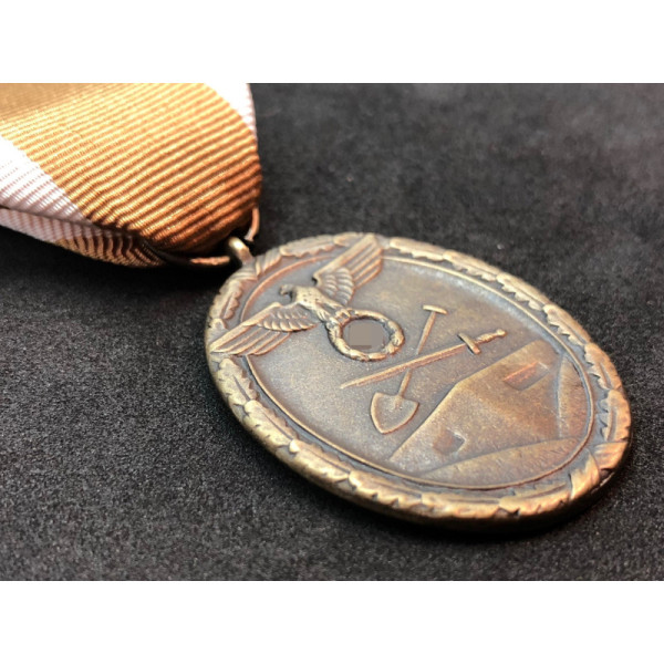 Repro Schutzwall Ehrenzeichen ww2 für Reenactment.