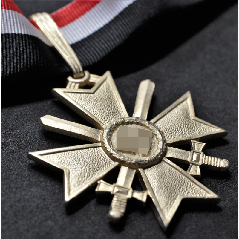Croce di Cavaliere della Croce al Merito di Guerra - con Spade (Oro)