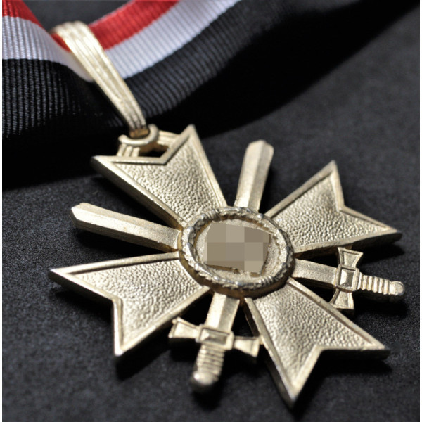 Croce di Cavaliere della Croce al Merito di Guerra - con Spade (Oro)