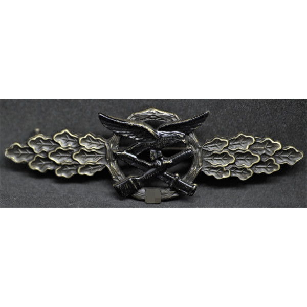 Close Combat Clasp (Bronze) 2