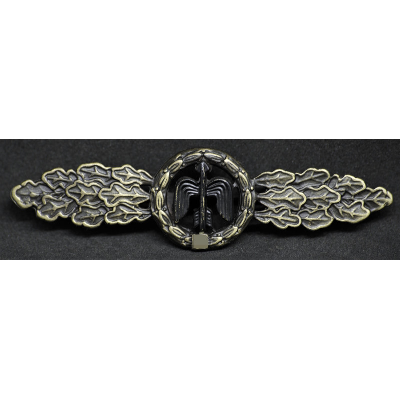 Short Range Day Fighter Clasp (Bronze)