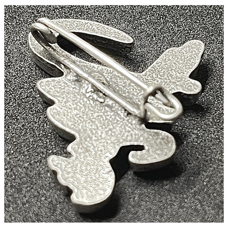 Small propaganda pin of the "M" Battalion