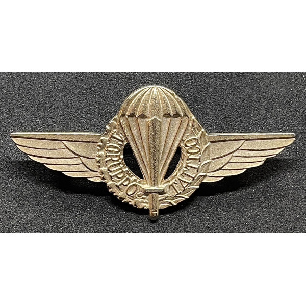 Postwar Italian Paratroopers Badge