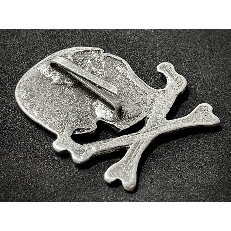 Österreichisch-ungarischer Schädel Mützenabzeichen