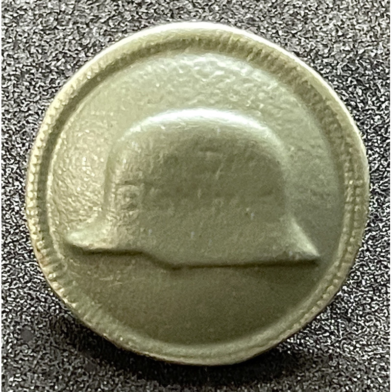 Bottone - Der Stahlhelm (19mm)