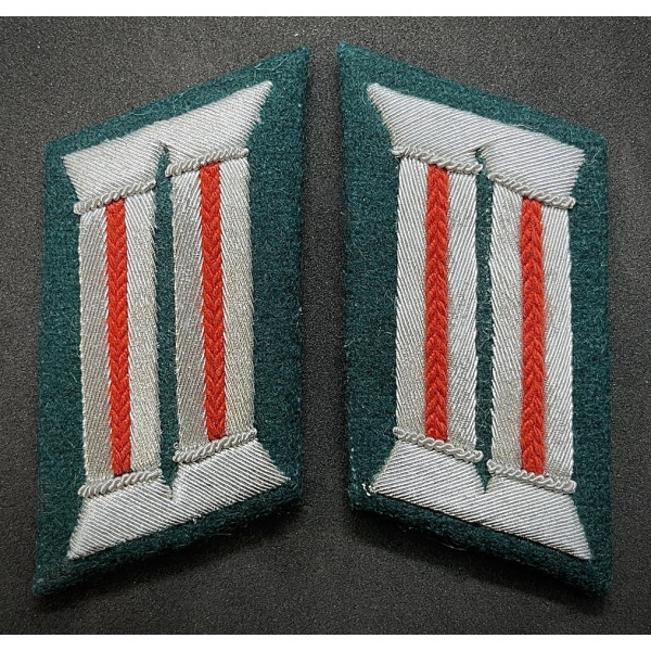 Kragenspiegel - Offizier der Artillerie oder Flak (Rot)