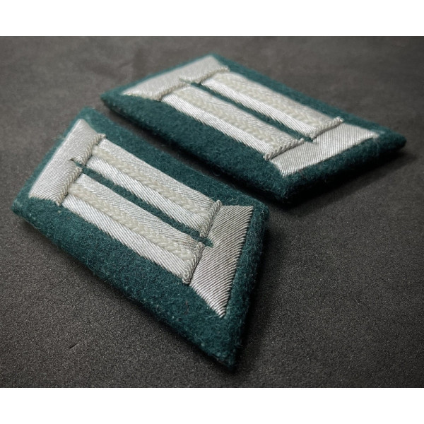 Collar Tabs - Officer of the Infantry Divisions (White)