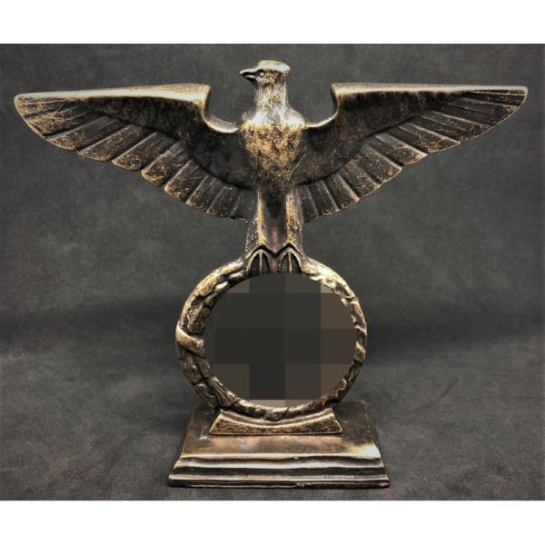 Adler mit Basis