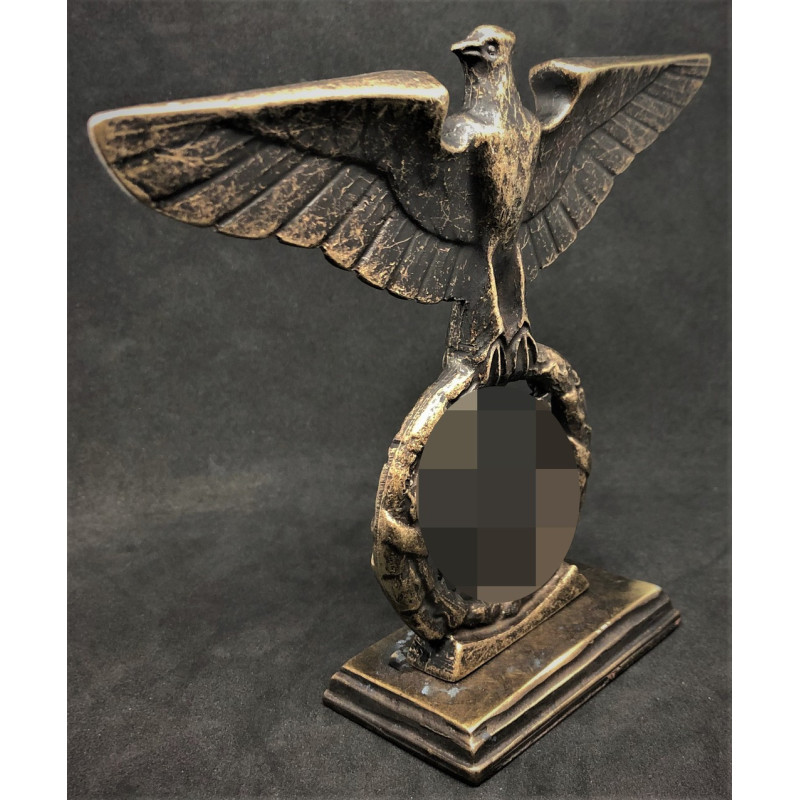 Adler mit Basis