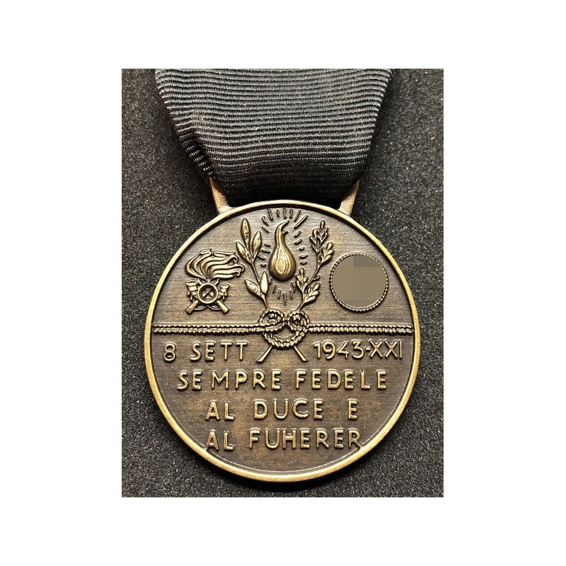 Commemorative Medal of the Italian SS of the "Benito Mussolini" 1st Bersaglieri Volunteer Battalion