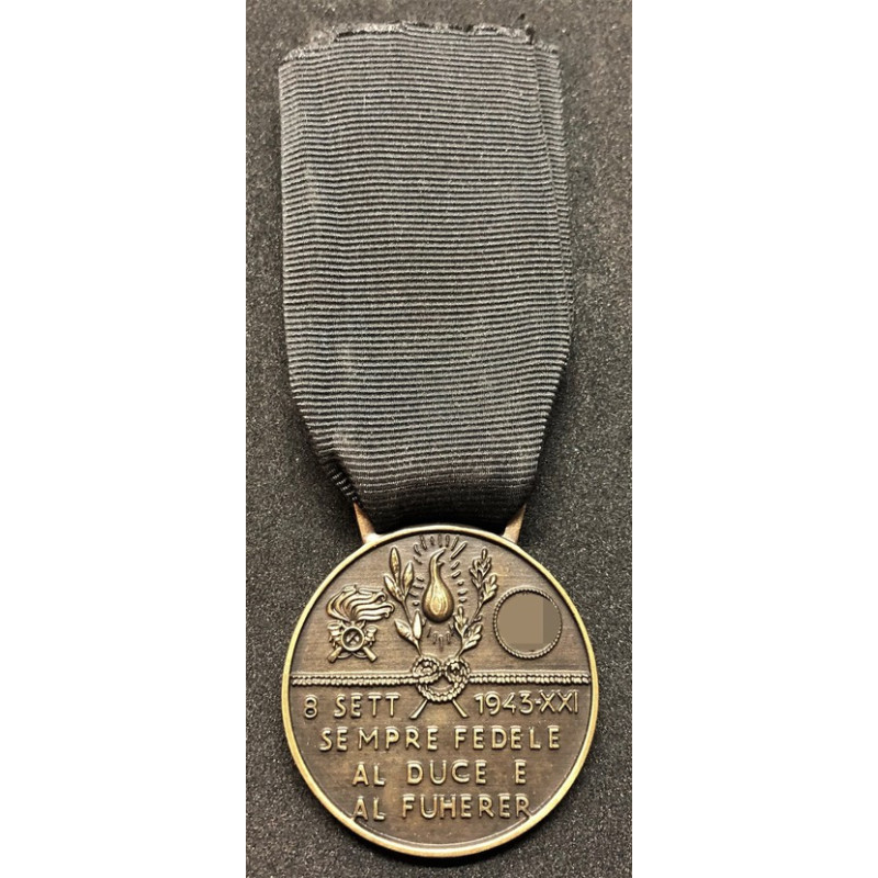 Commemorative Medal of the Italian SS of the "Benito Mussolini" 1st Bersaglieri Volunteer Battalion