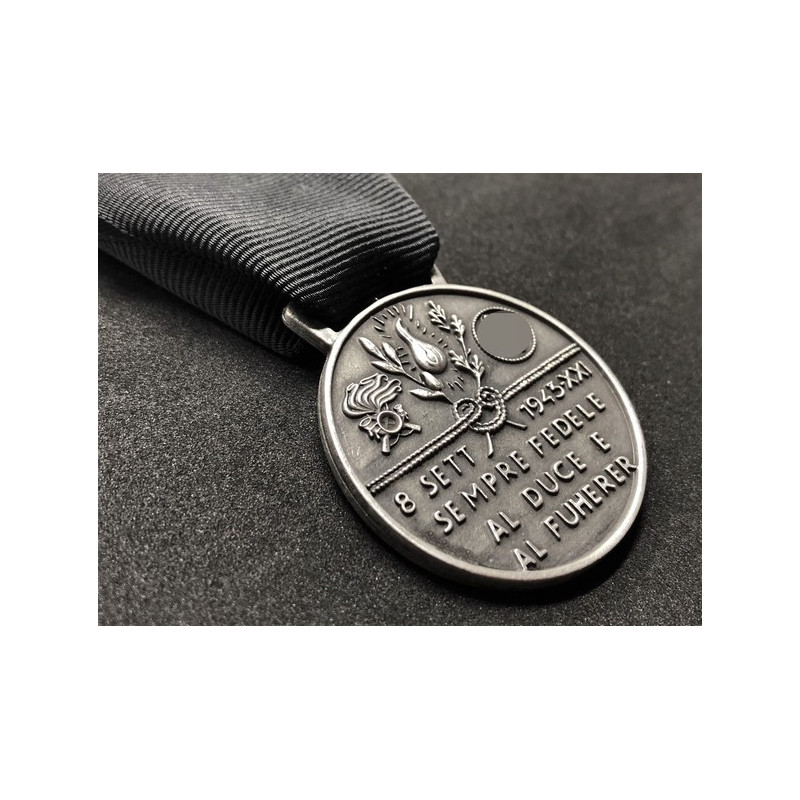 Medaglia Commemorativa delle SS Italiane del 1° Battaglione Volontari Bersaglieri "Benito Mussolini" (Argento)