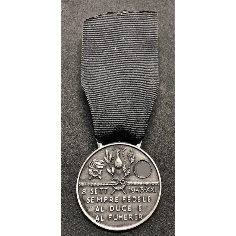 Medaglia Commemorativa delle SS Italiane del 1° Battaglione Volontari Bersaglieri "Benito Mussolini" (Argento)