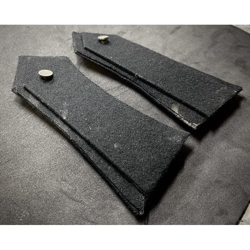 Epaulettes