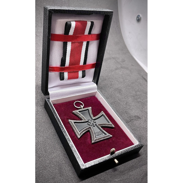 -LDO Medal Case for Second Class Iron Cross EK2 (Medal and ribbon not included)