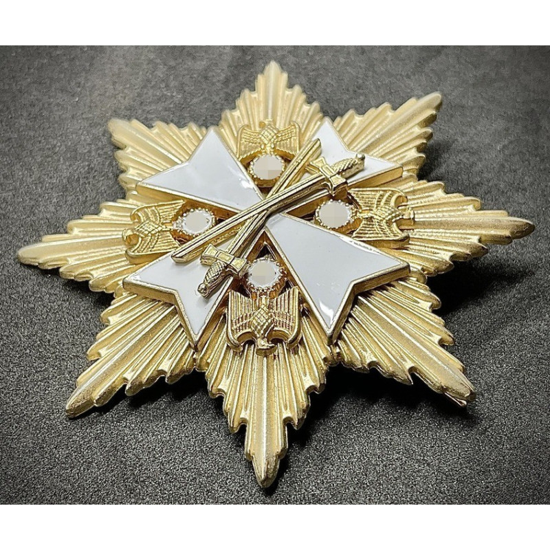 Stella della Gran Croce dell'Ordine Dell'Aquila - con Spade (Oro)
