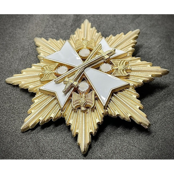 Stella della Gran Croce dell'Ordine Dell'Aquila - con Spade (Oro)