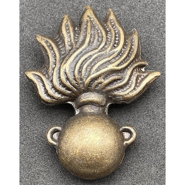 Carabinieri cap badge 1940