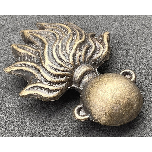 Carabinieri cap badge 1940