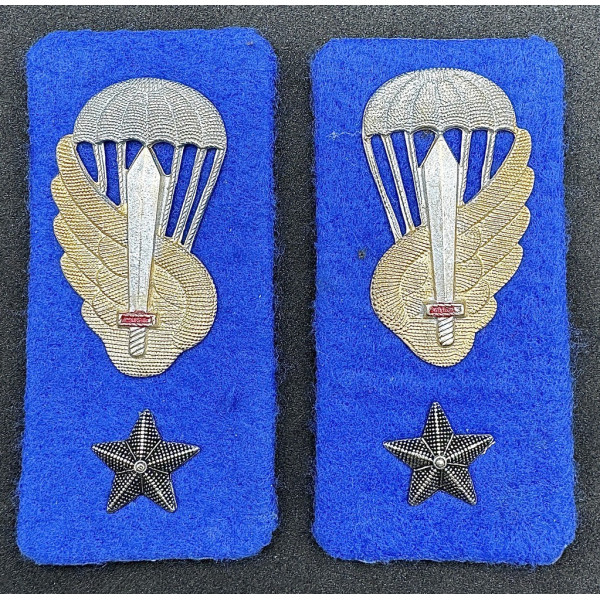 Collar Tabs - Parachuters of the Italian Republic