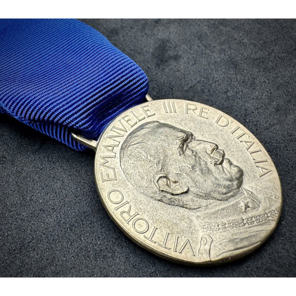 Air Force Military Medal (Gold)