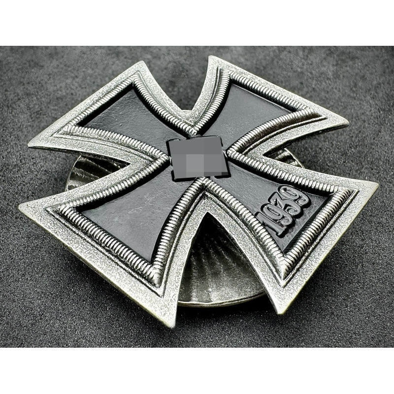 Iron Cross 1st Class (EK1) - with Screw