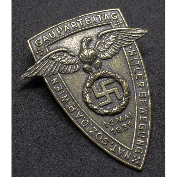Day badge Gauparteitag Wien 1931 (in brass)