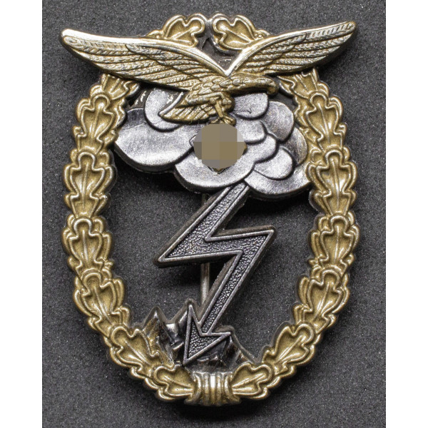 Erdkampfabzeichen der Luftwaffe – mutmaßlicher Prototyp mit goldenem Kranz 2