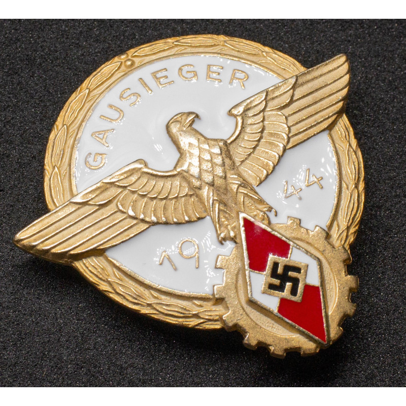 HitlerJugend Badge - Gausieger im Reichsberufswettkampf 1944 (Gold)