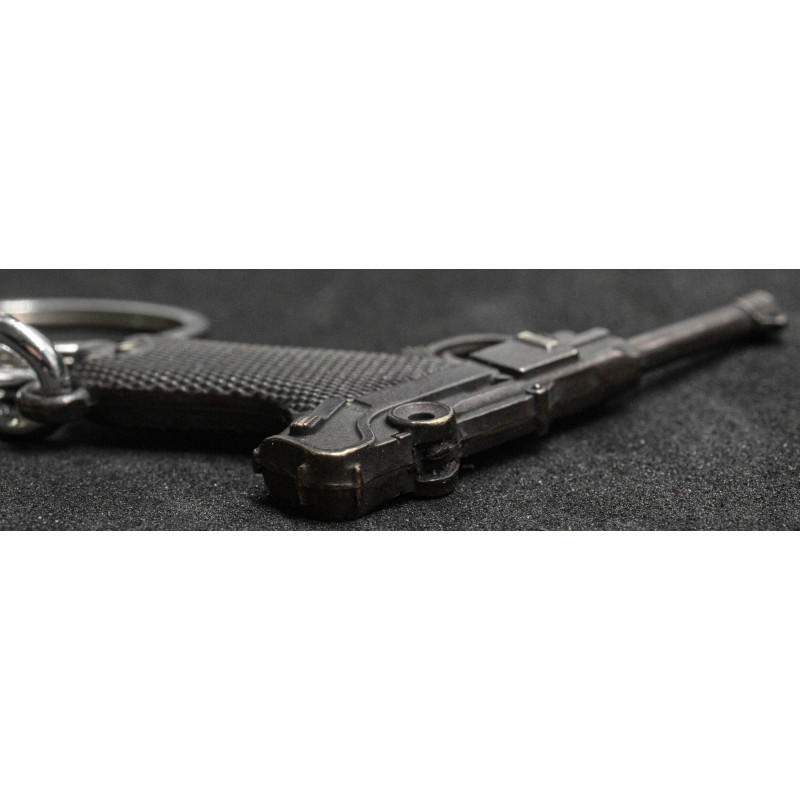 Luger P08 keychain (Black Grips)